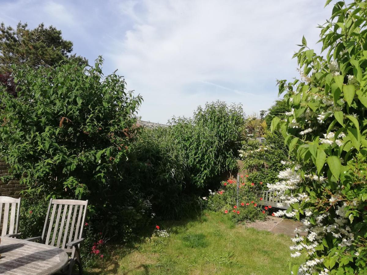 Cottage Egmond-Binnen Met Besloten Tuin Екстериор снимка