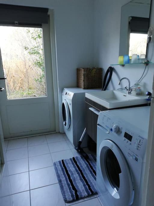 Cottage Egmond-Binnen Met Besloten Tuin Екстериор снимка