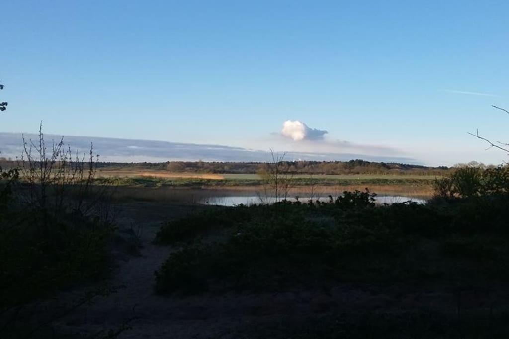 Cottage Egmond-Binnen Met Besloten Tuin Екстериор снимка