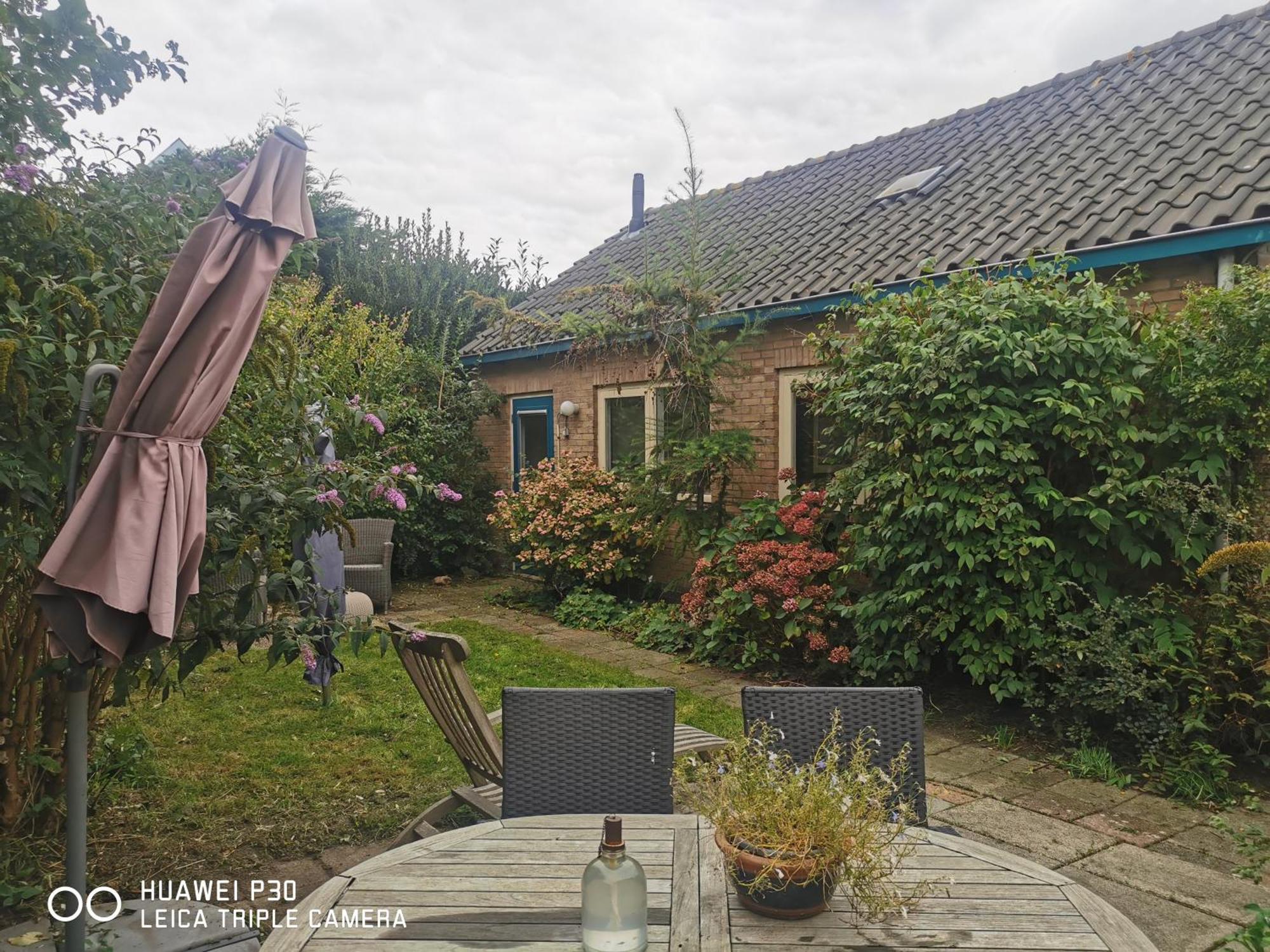 Cottage Egmond-Binnen Met Besloten Tuin Екстериор снимка